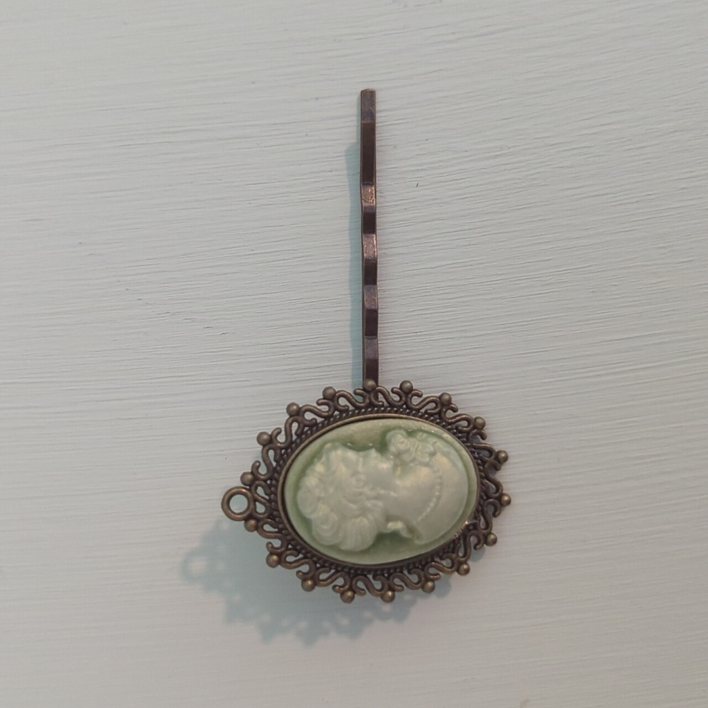 Assorted Hair Clips/Pins - Picture 8 of 8